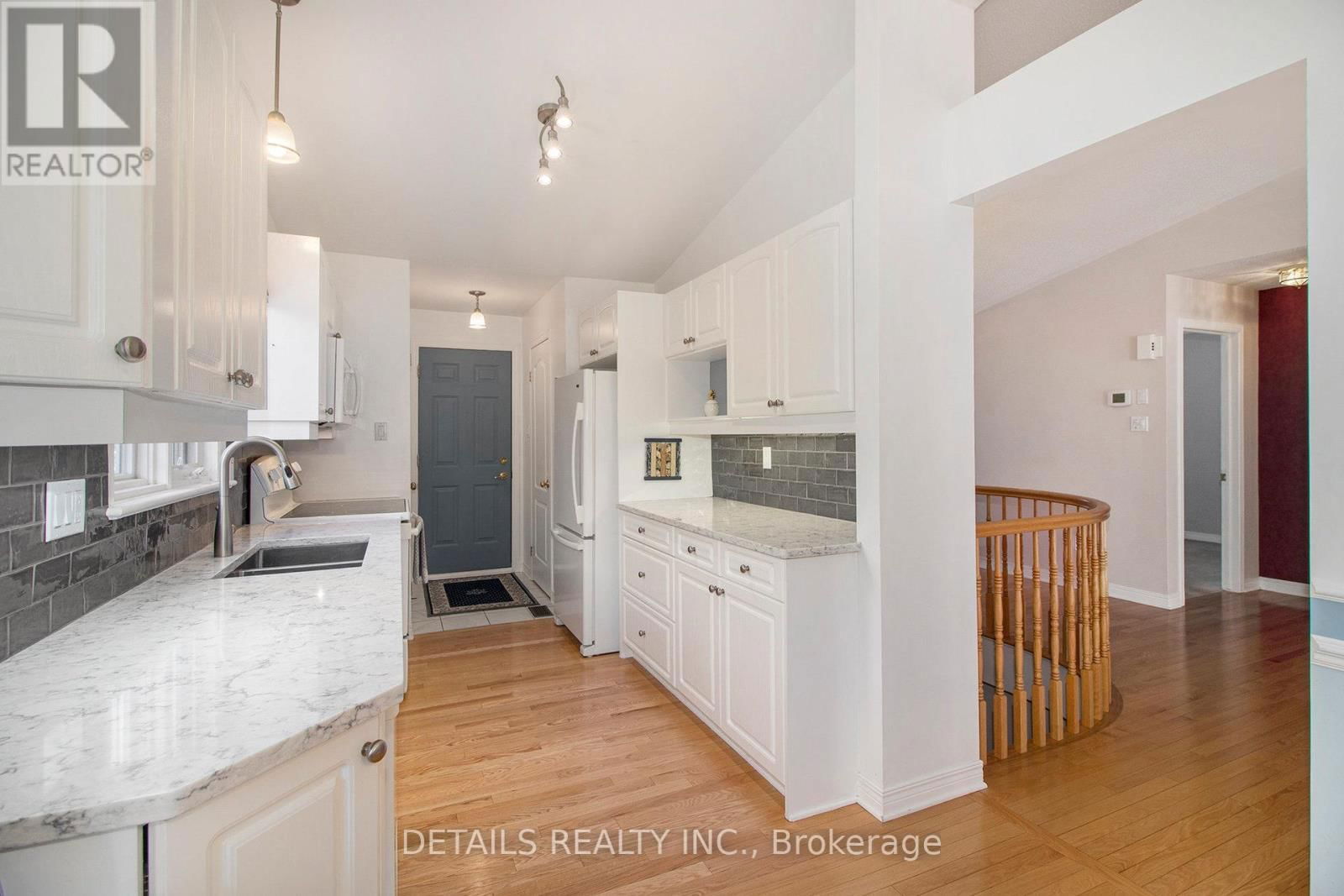 94 WATERTHRUSH CRESCENT Image 16