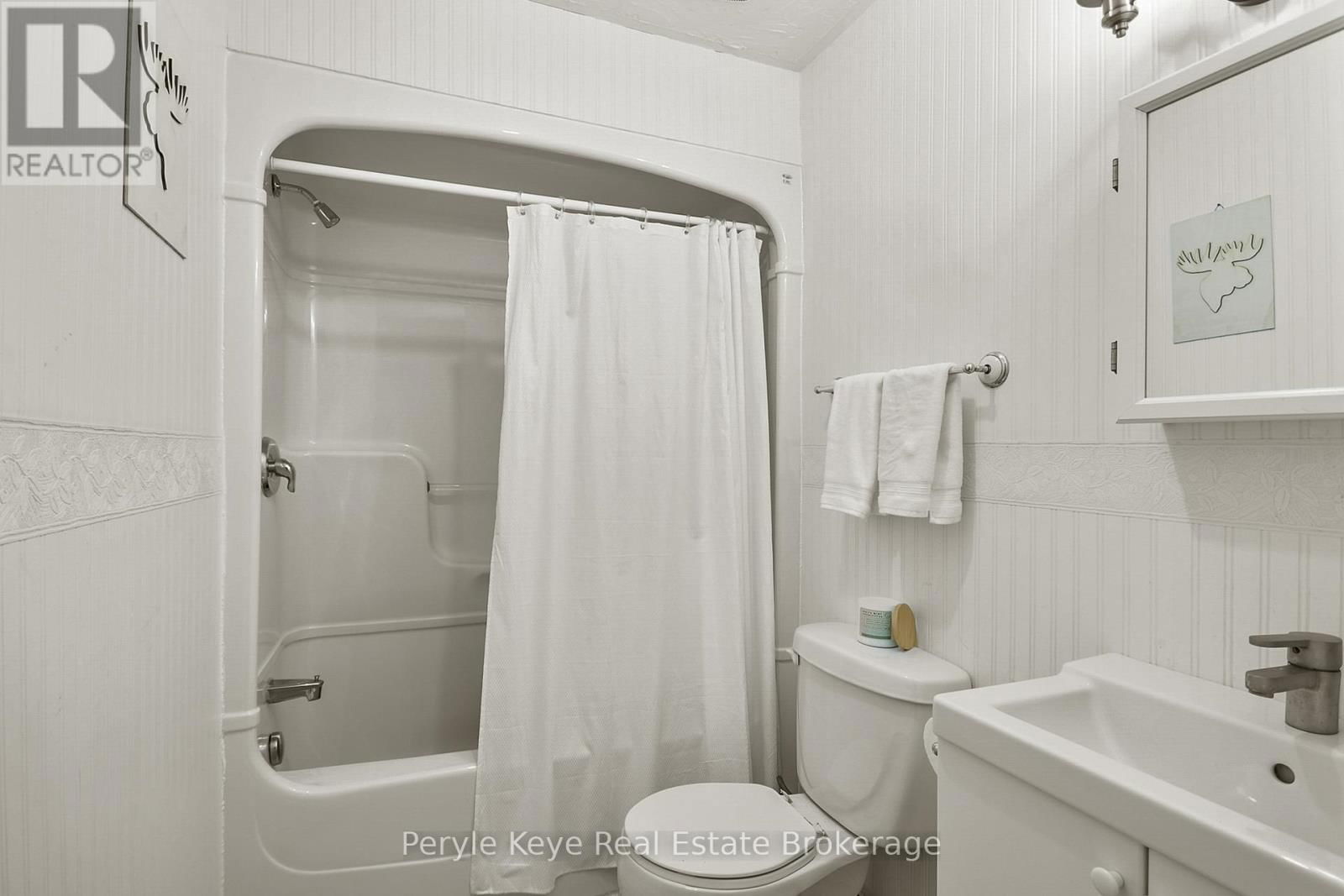 1042 S MENOMINEE ROAD Image 16