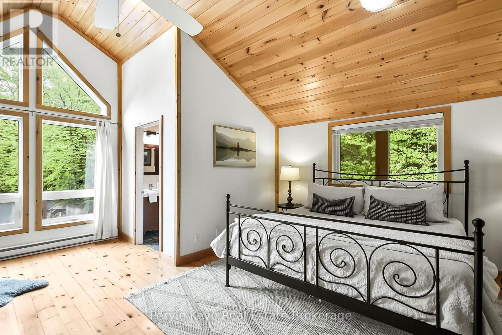 1042 S MENOMINEE ROAD Image 18