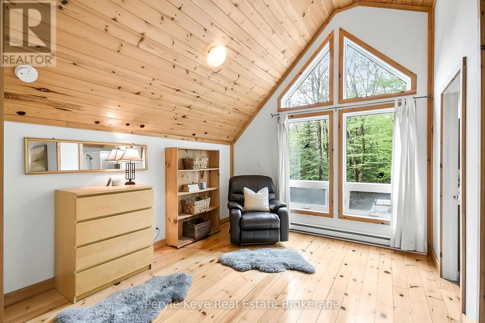 1042 S MENOMINEE ROAD Image 21