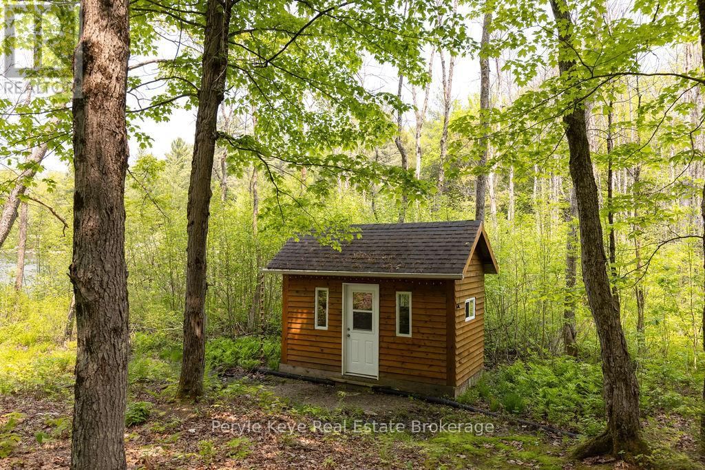 1042 S MENOMINEE ROAD Image 37