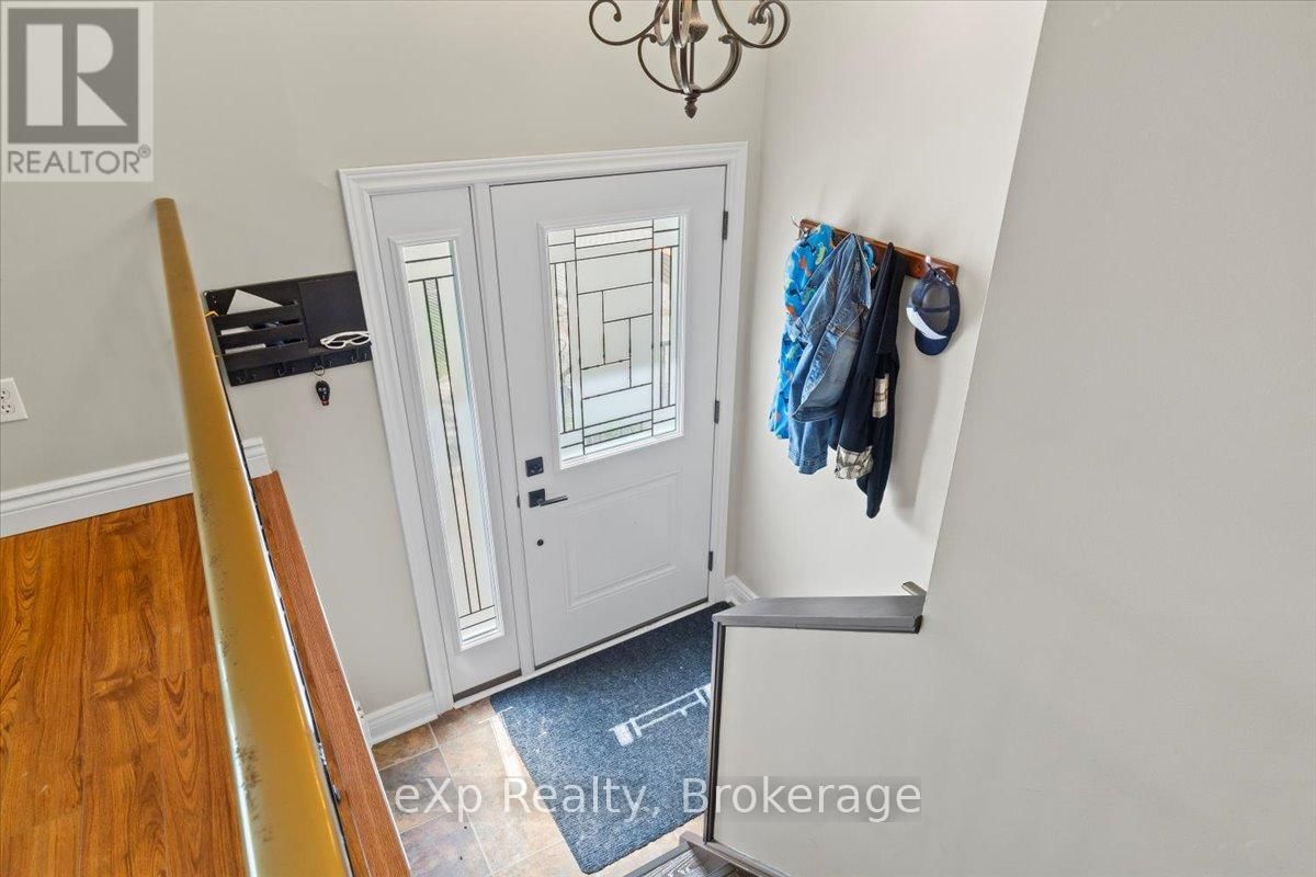 242 SADDLER STREET EAST Image 7