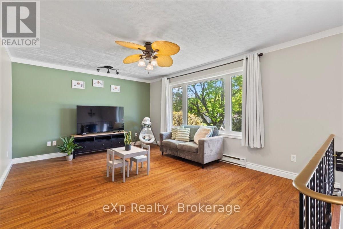 242 SADDLER STREET EAST Image 9