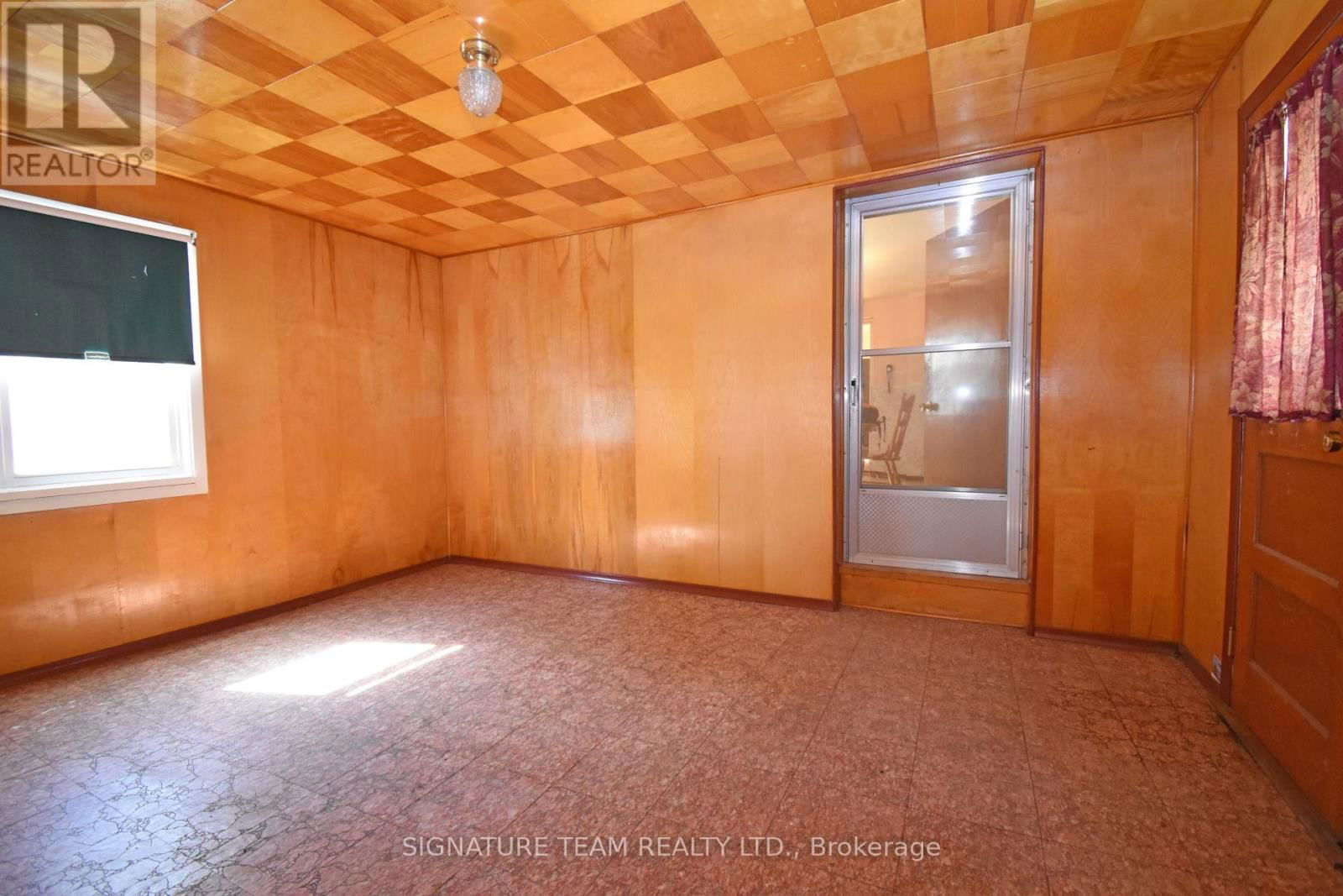 568 MARY STREET Image 14
