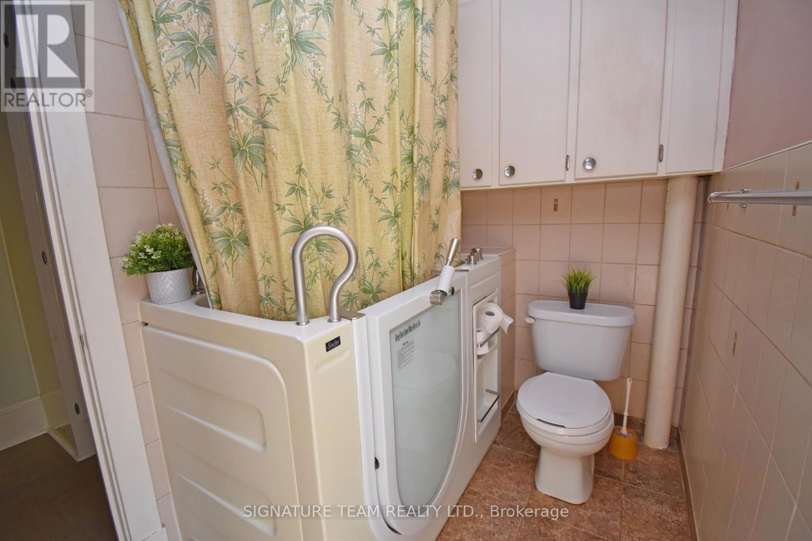 568 MARY STREET Image 16