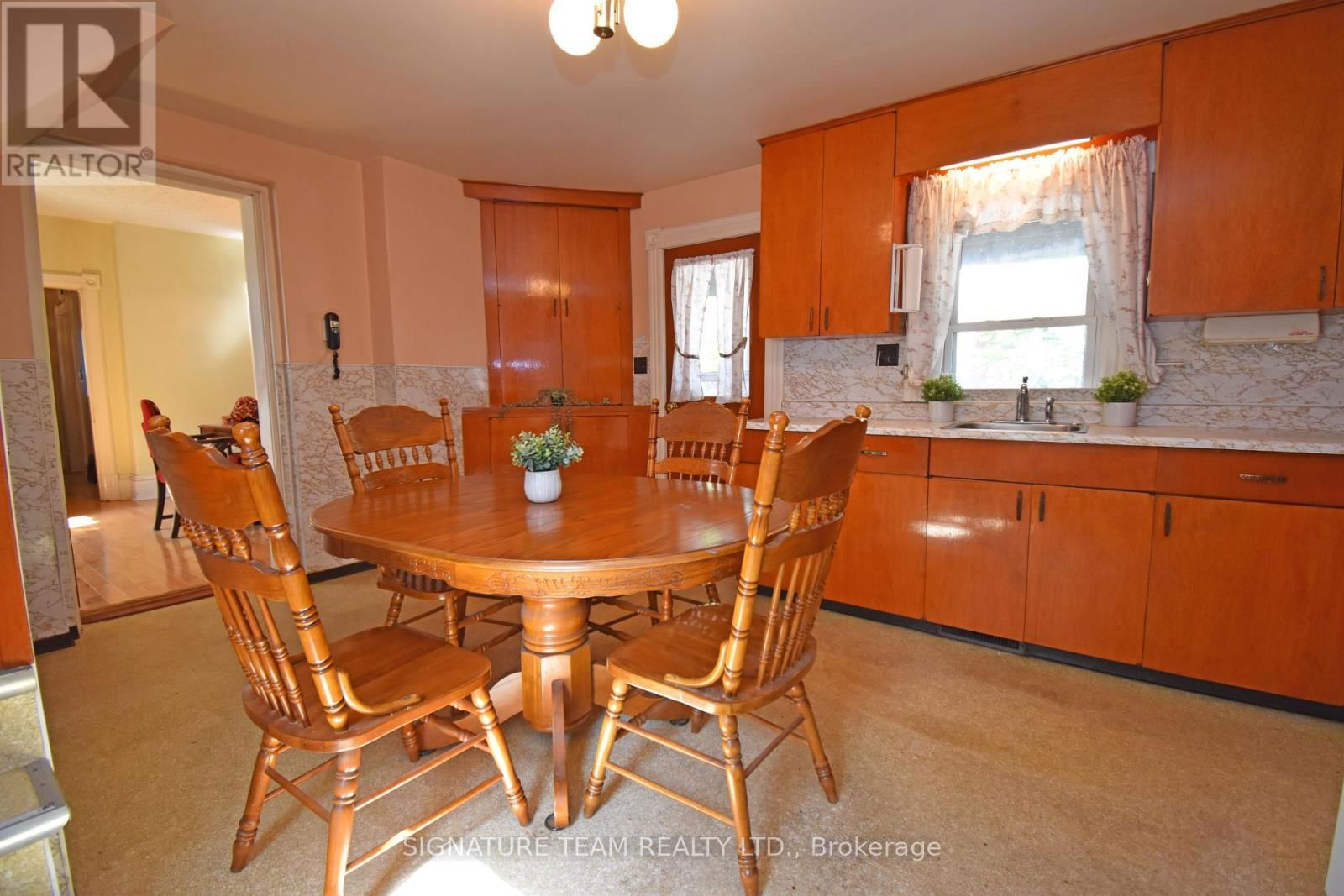 568 MARY STREET Image 5