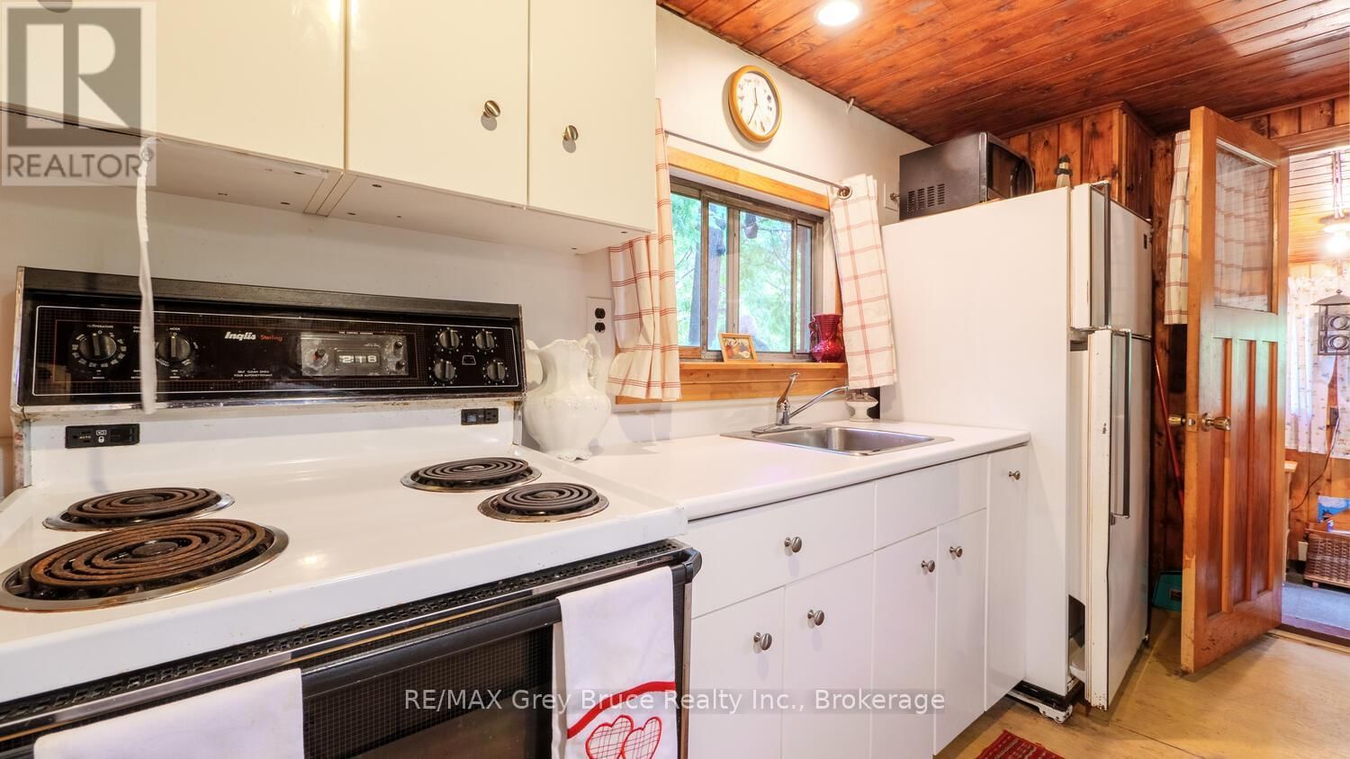 25 PINE TREE HARBOUR ROAD Image 16