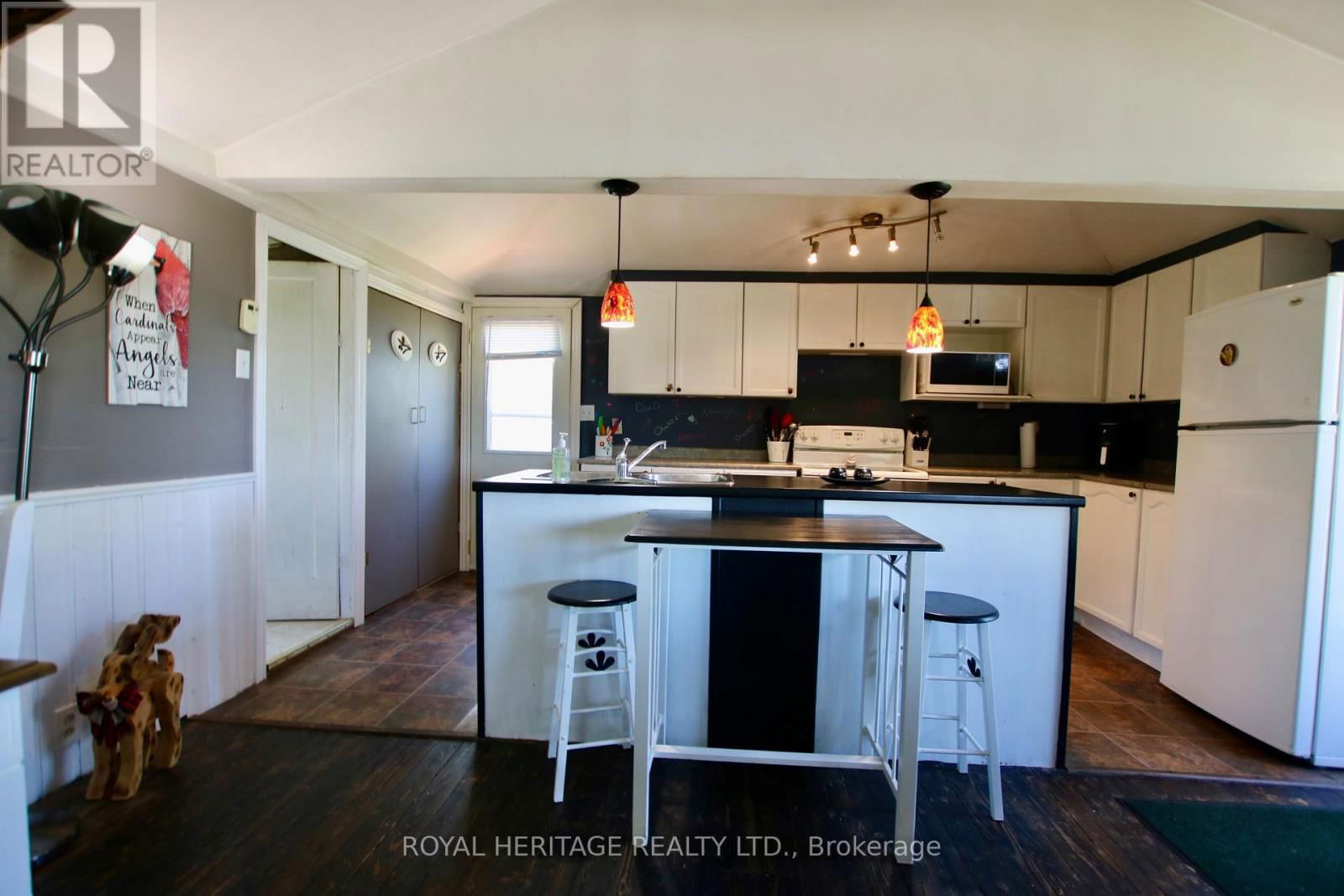 63 BIRCHCLIFF AVENUE Image 3