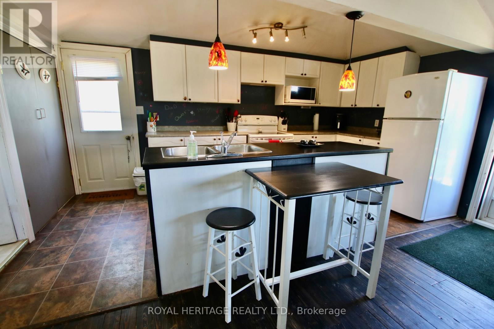 63 BIRCHCLIFF AVENUE Image 4