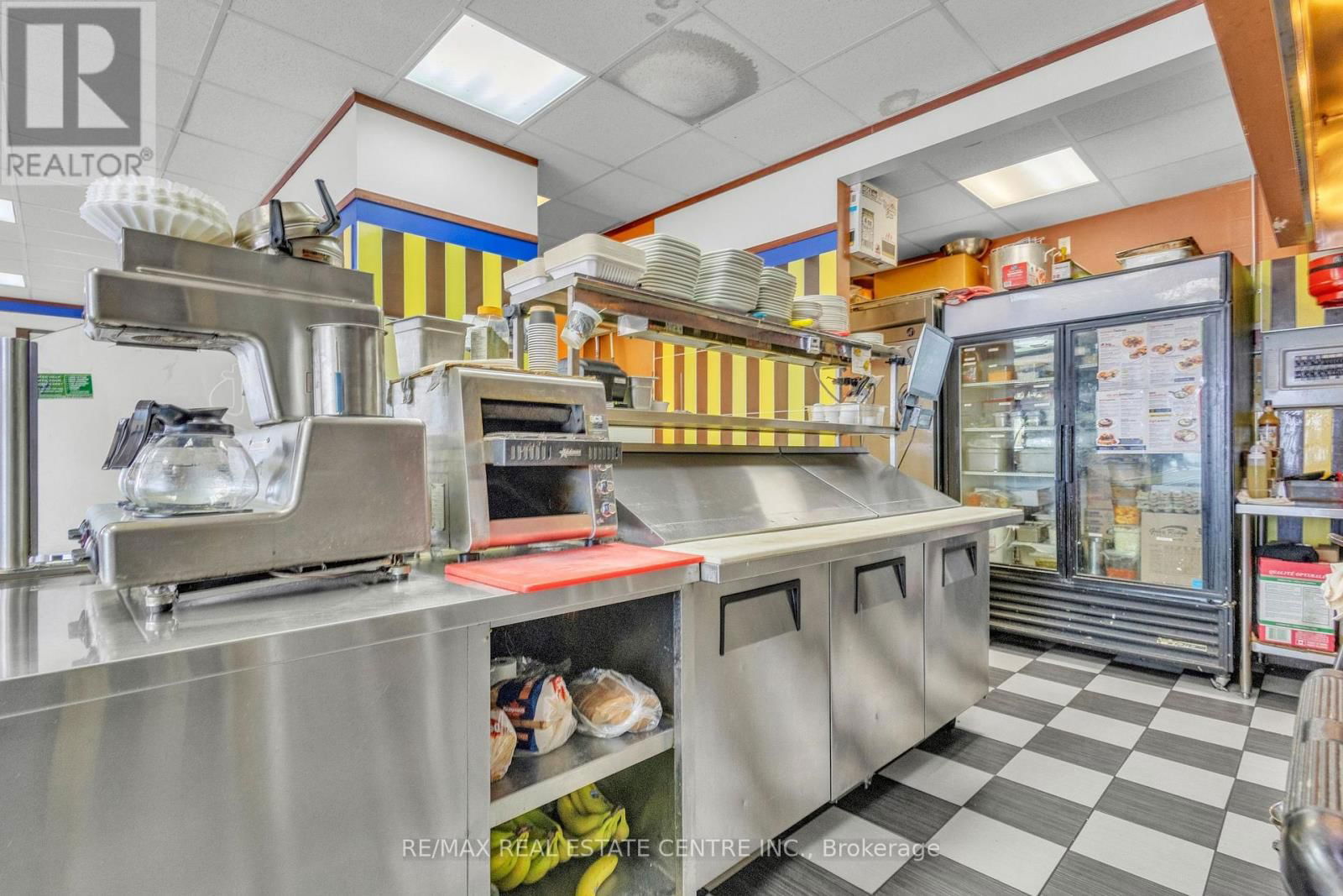 156 DUNDAS STREET EAST Image 19
