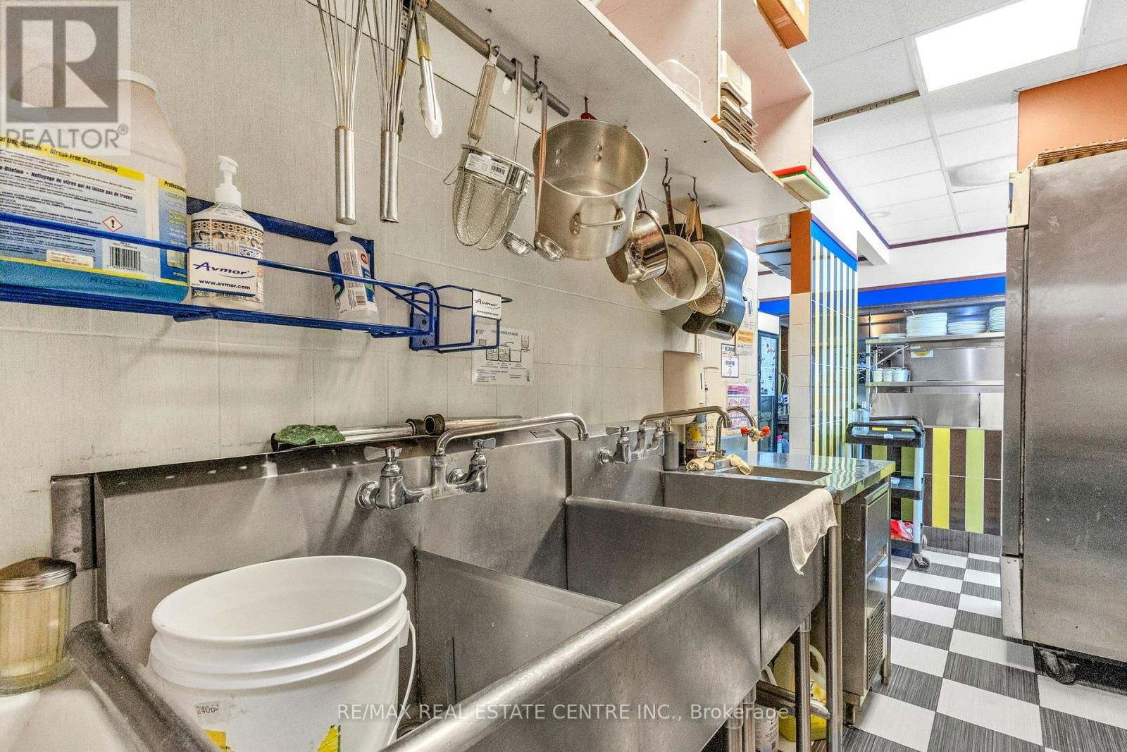 156 DUNDAS STREET EAST Image 23