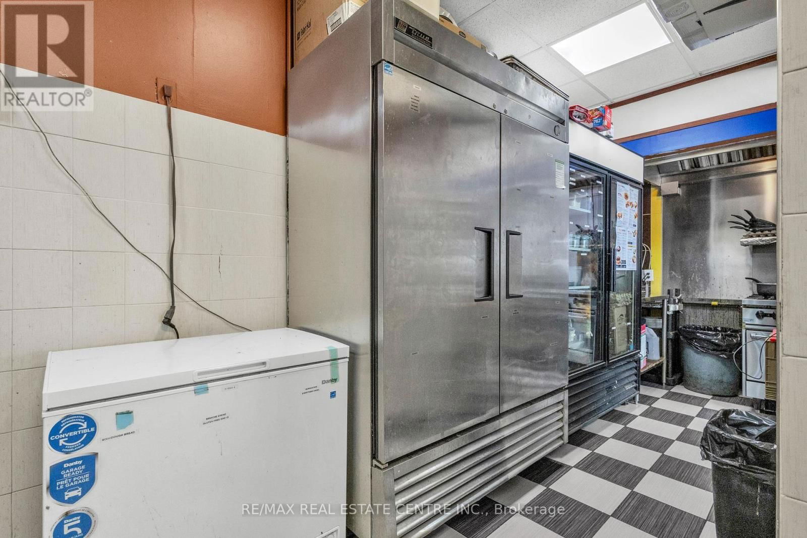156 DUNDAS STREET EAST Image 24
