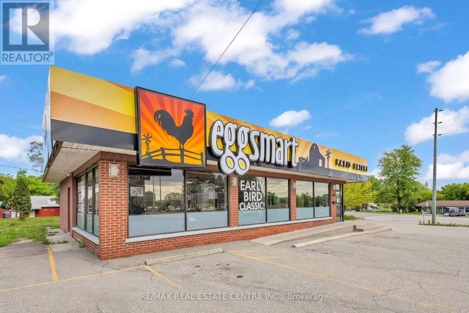 156 DUNDAS STREET EAST Image 3