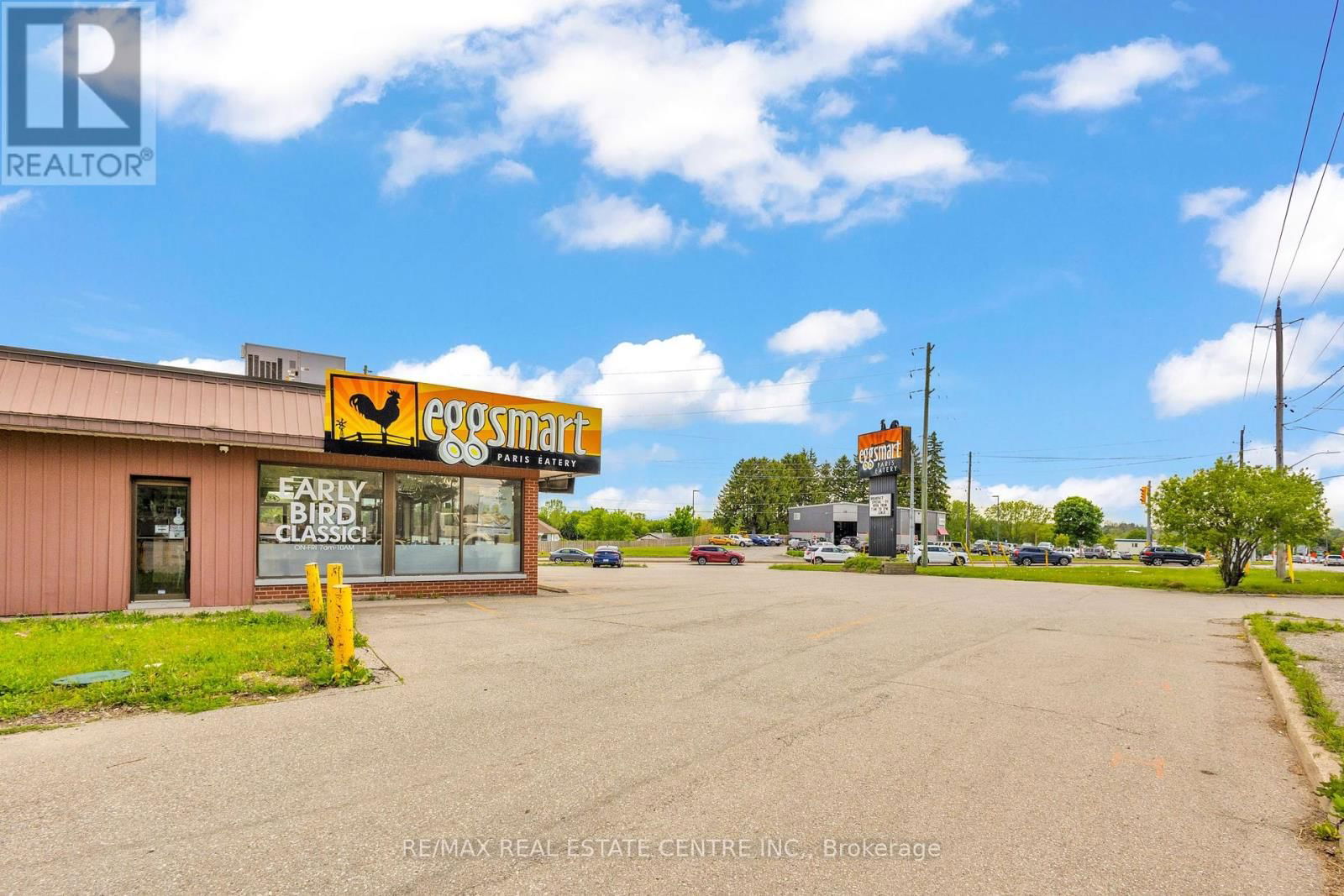 156 DUNDAS STREET EAST Image 4