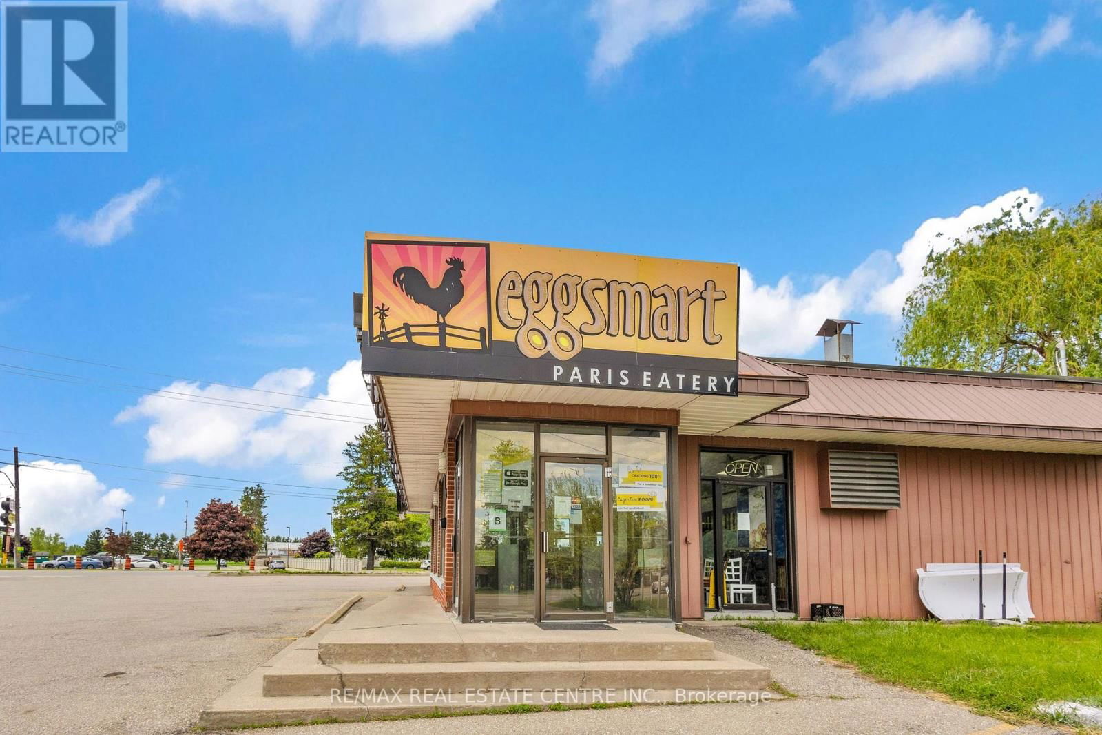 156 DUNDAS STREET EAST Image 6