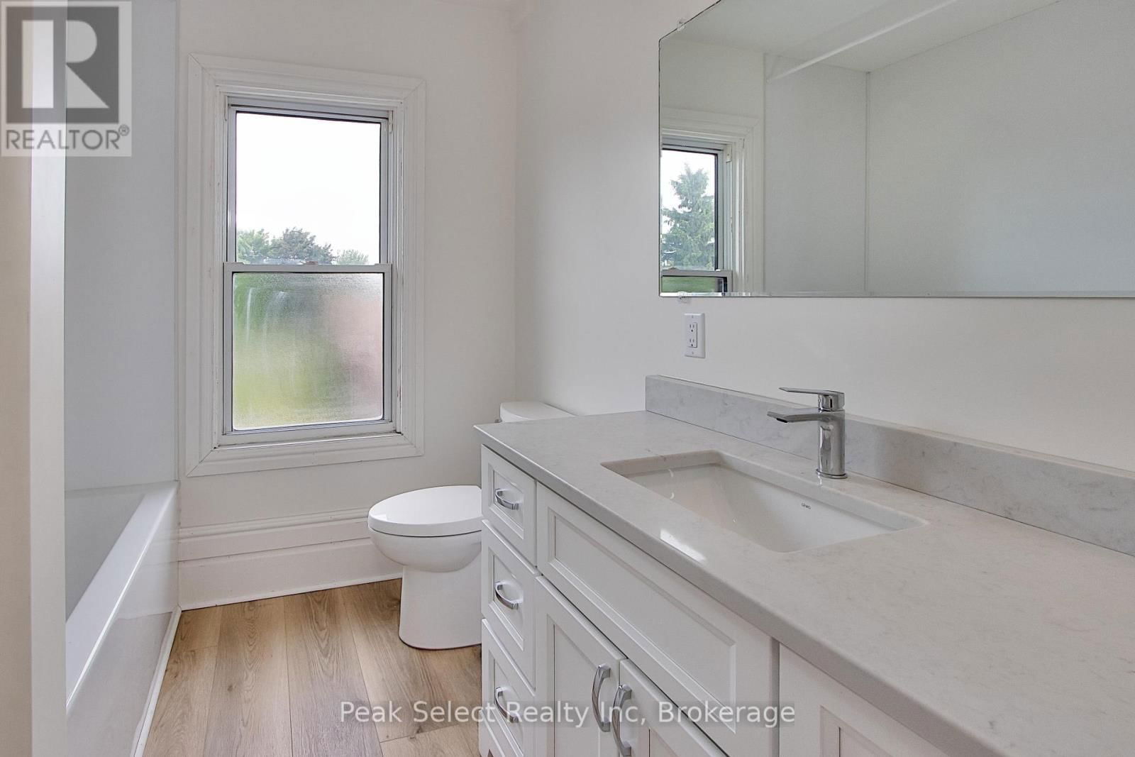 286 TRACY STREET Image 8