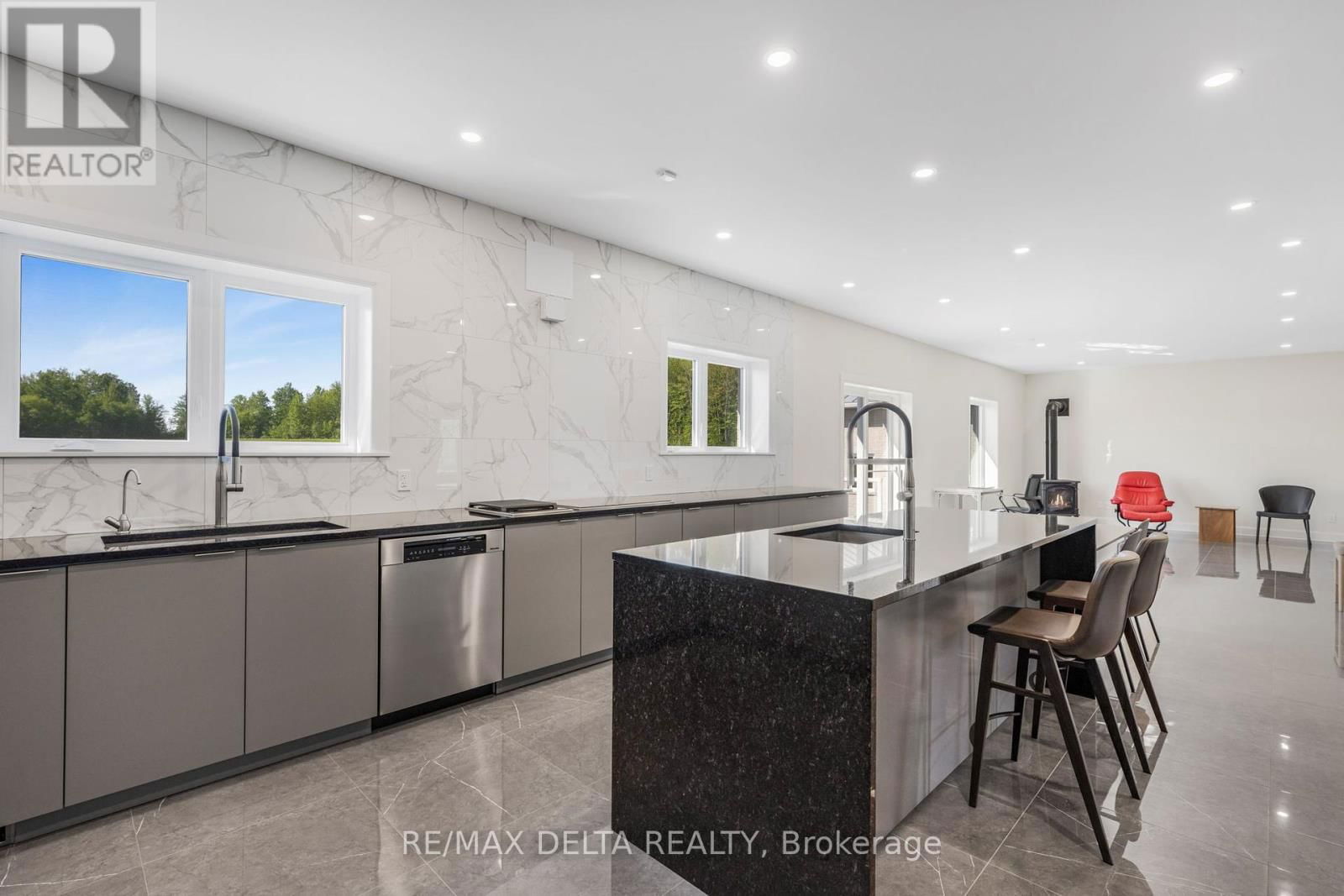2030 LABONTÉ STREET Image 11