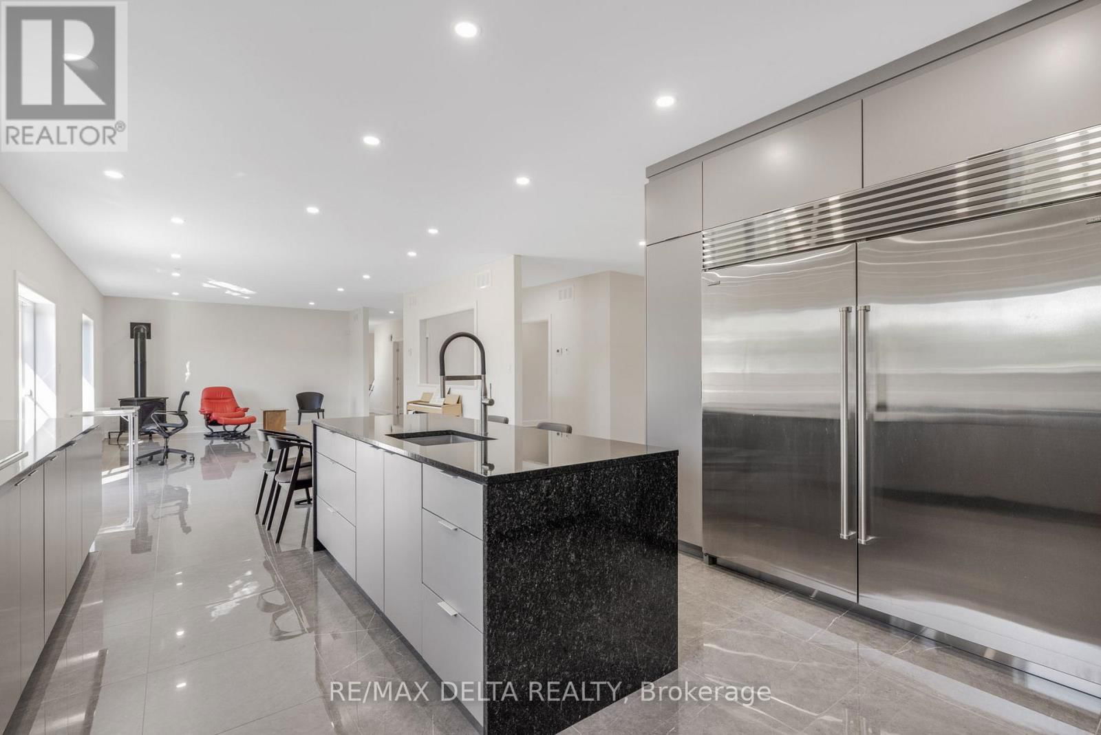 2030 LABONTÉ STREET Image 12