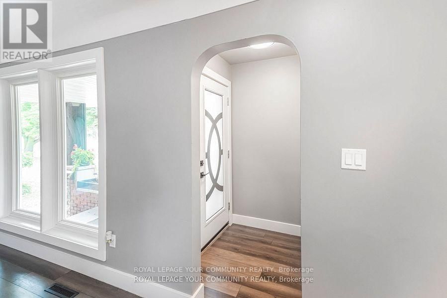 70 GOLDEN BOULEVARD EAST Image 3