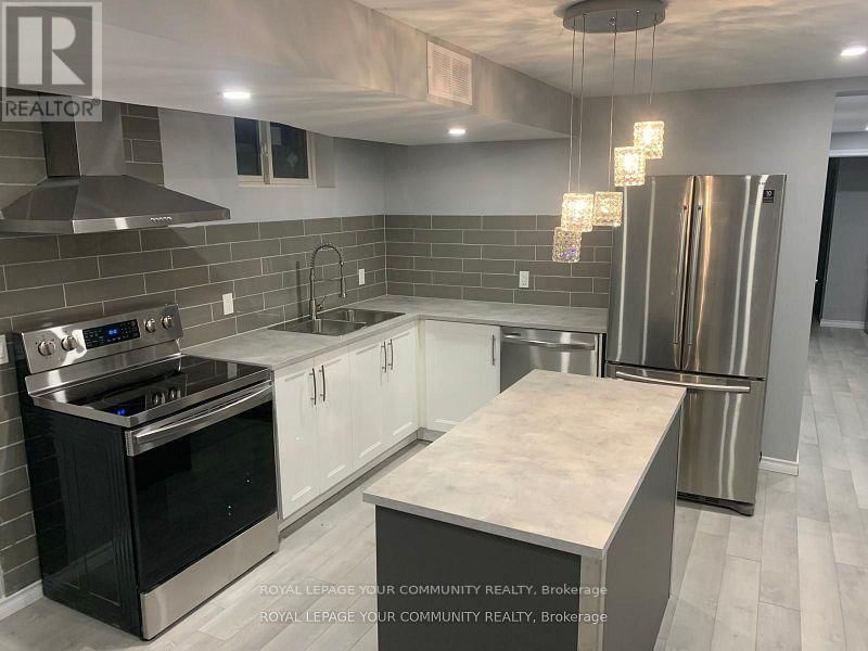 70 GOLDEN BOULEVARD EAST Image 34