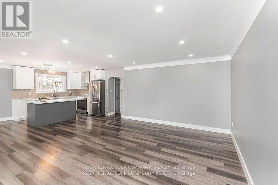 70 GOLDEN BOULEVARD EAST Image 7