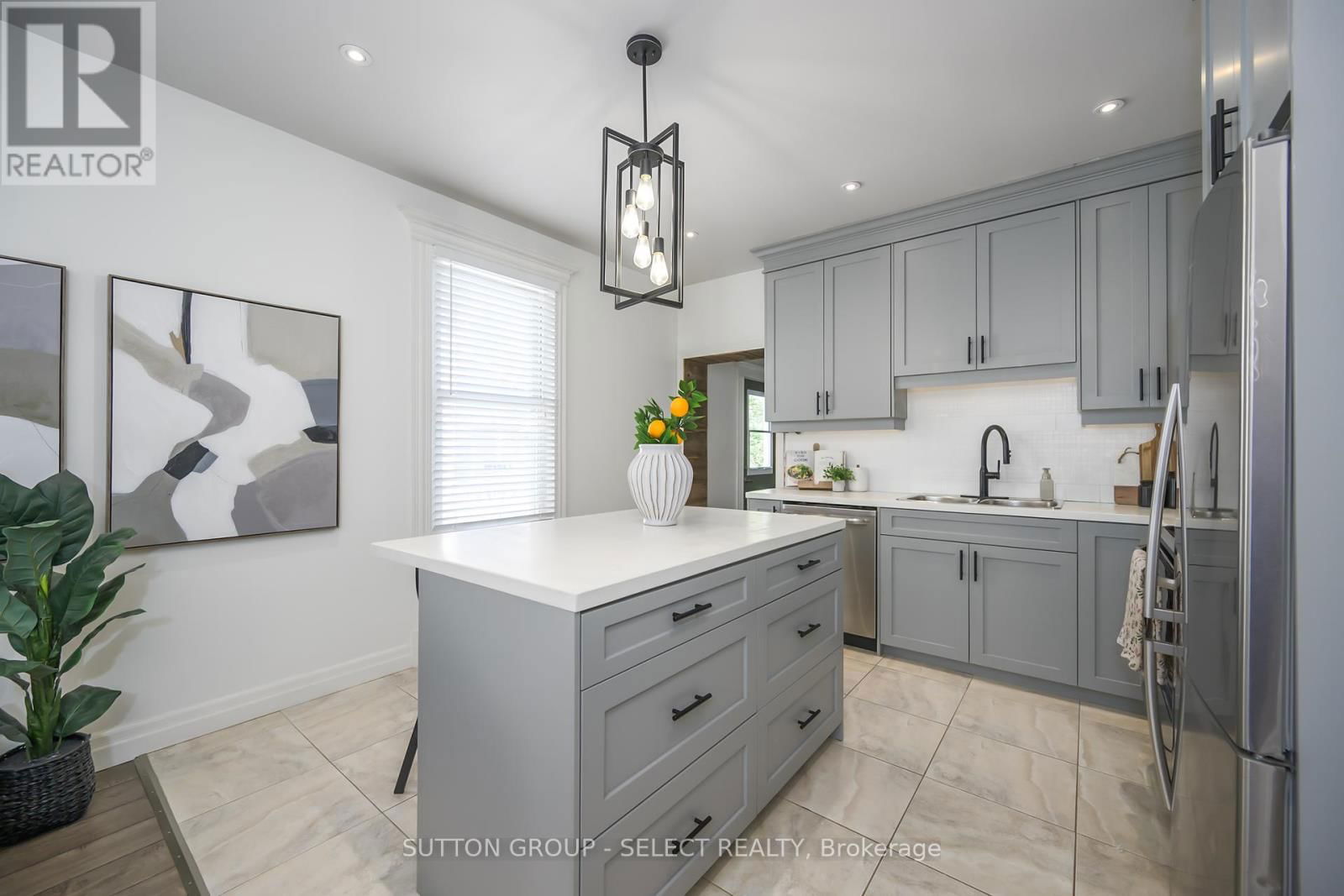 829 ELIAS STREET Image 16