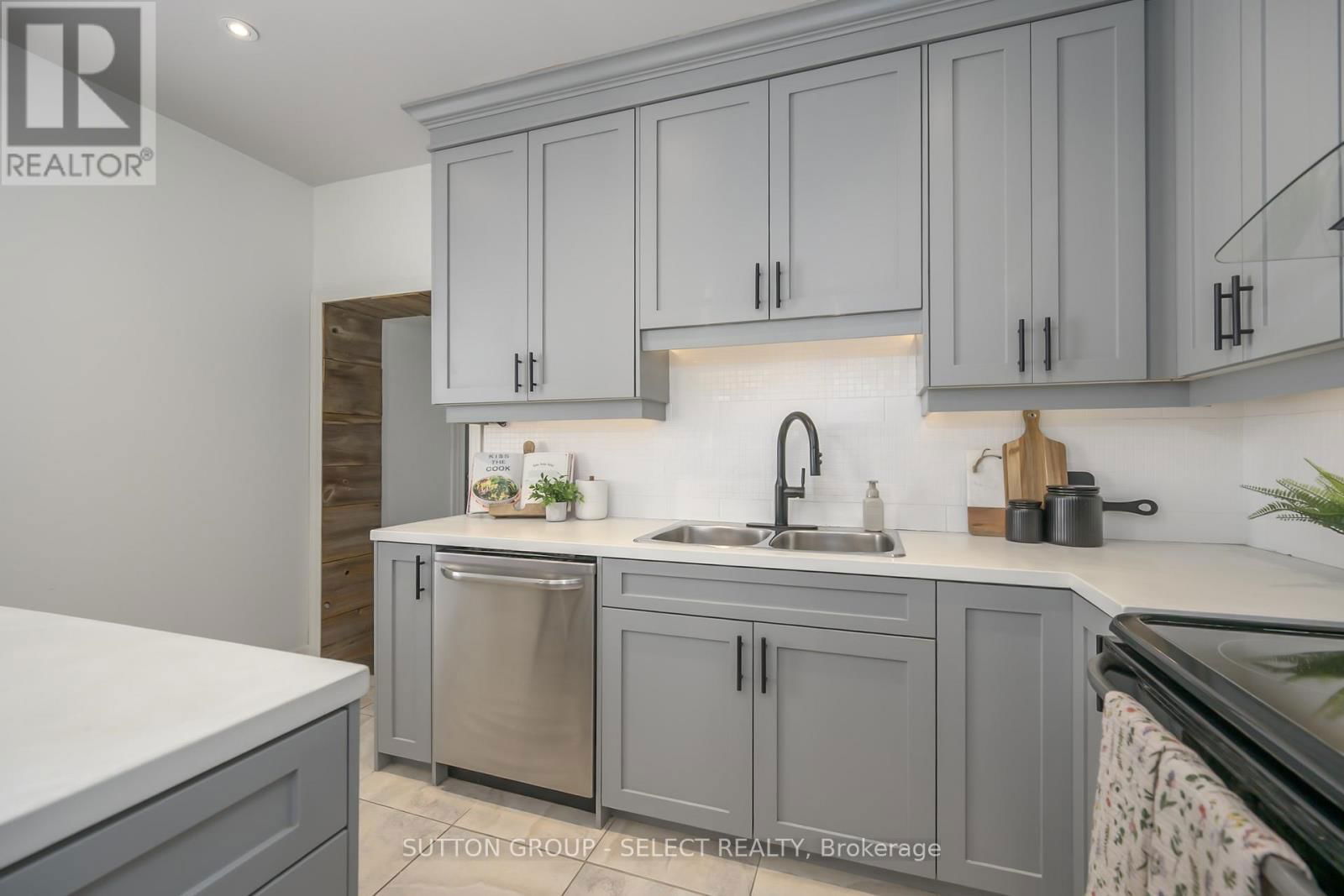 829 ELIAS STREET Image 20