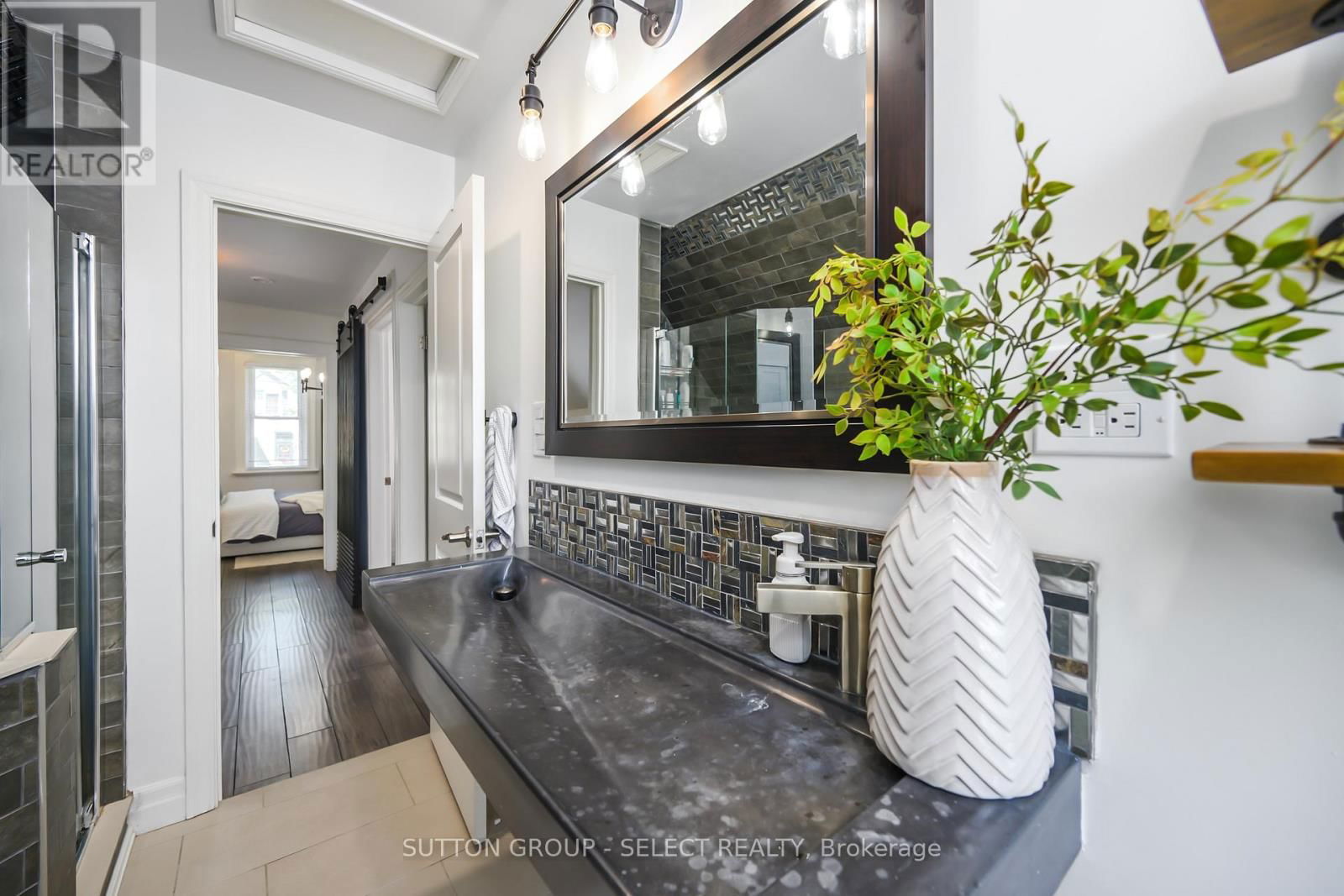829 ELIAS STREET Image 26