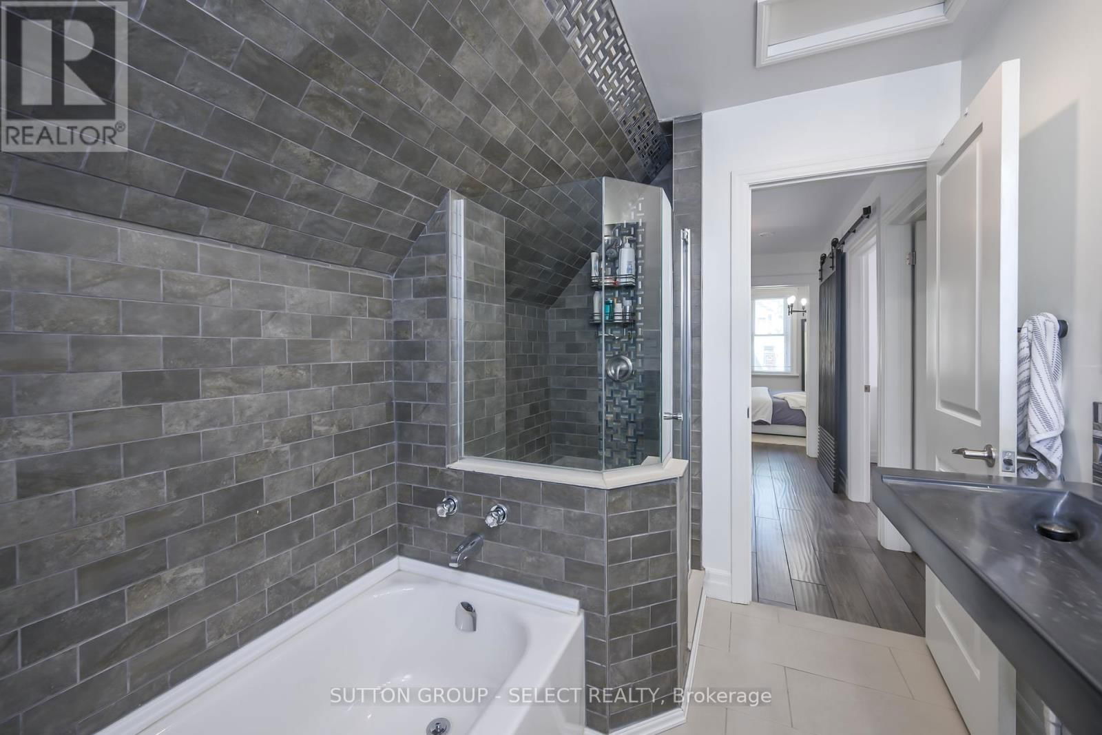 829 ELIAS STREET Image 28
