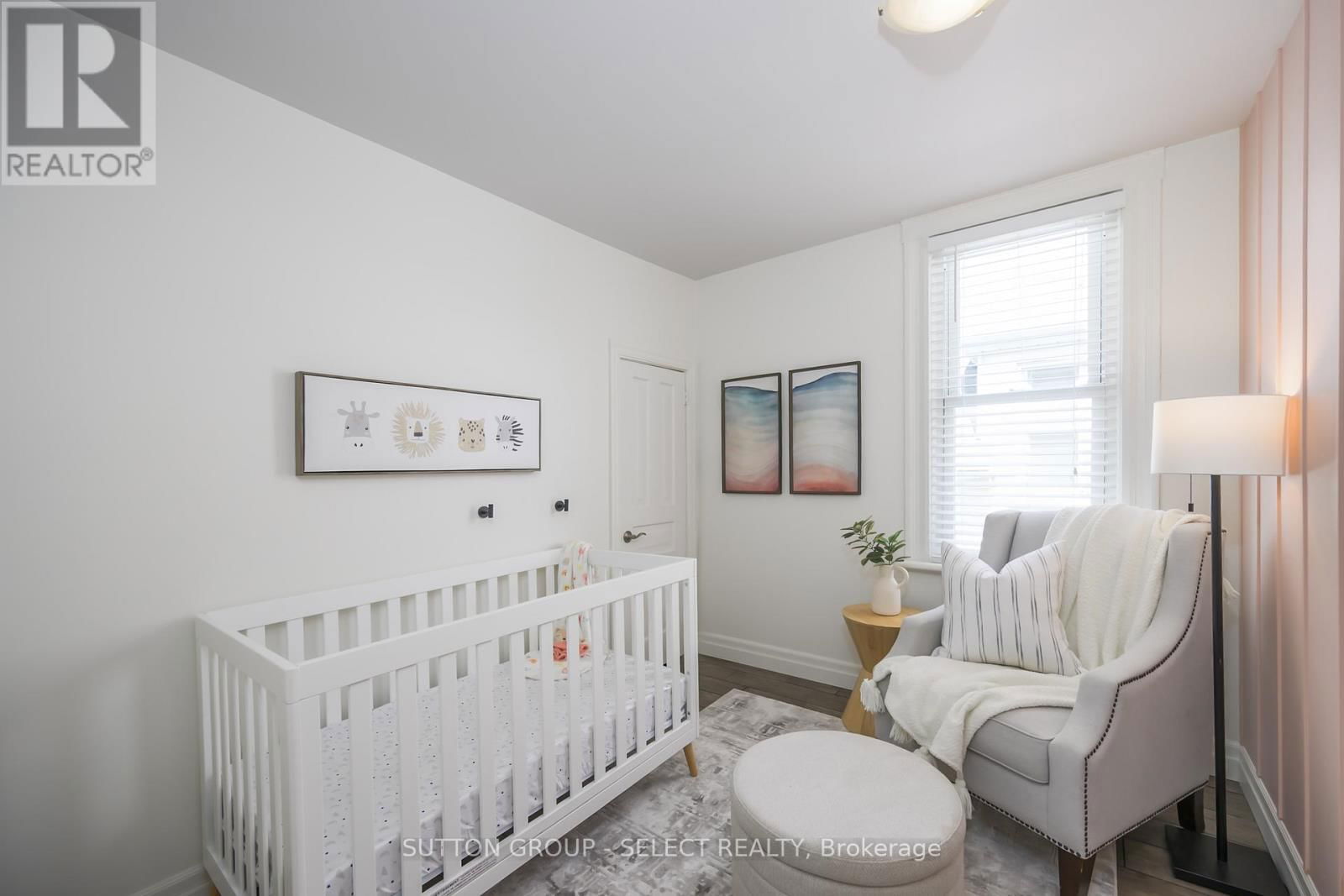 829 ELIAS STREET Image 32