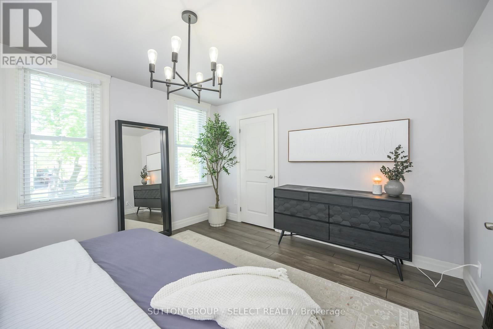 829 ELIAS STREET Image 33