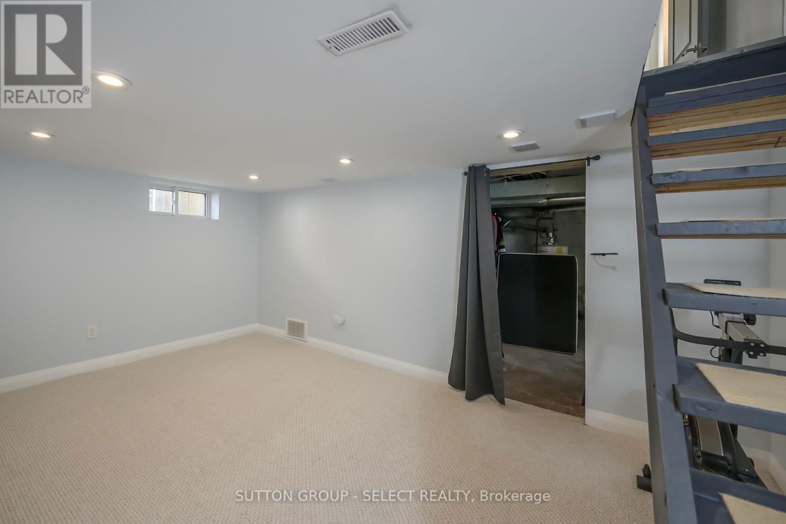 829 ELIAS STREET Image 36