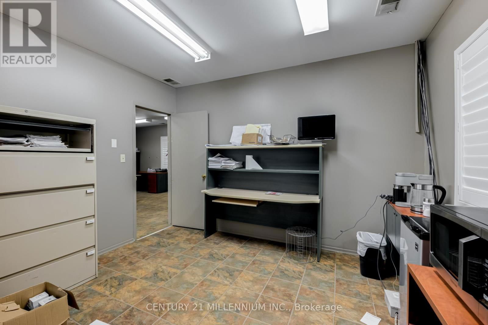 2073 PIPER LANE Image 14