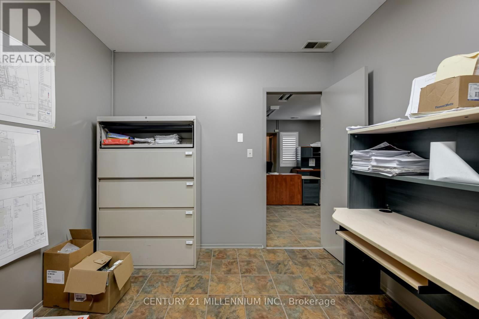 2073 PIPER LANE Image 15