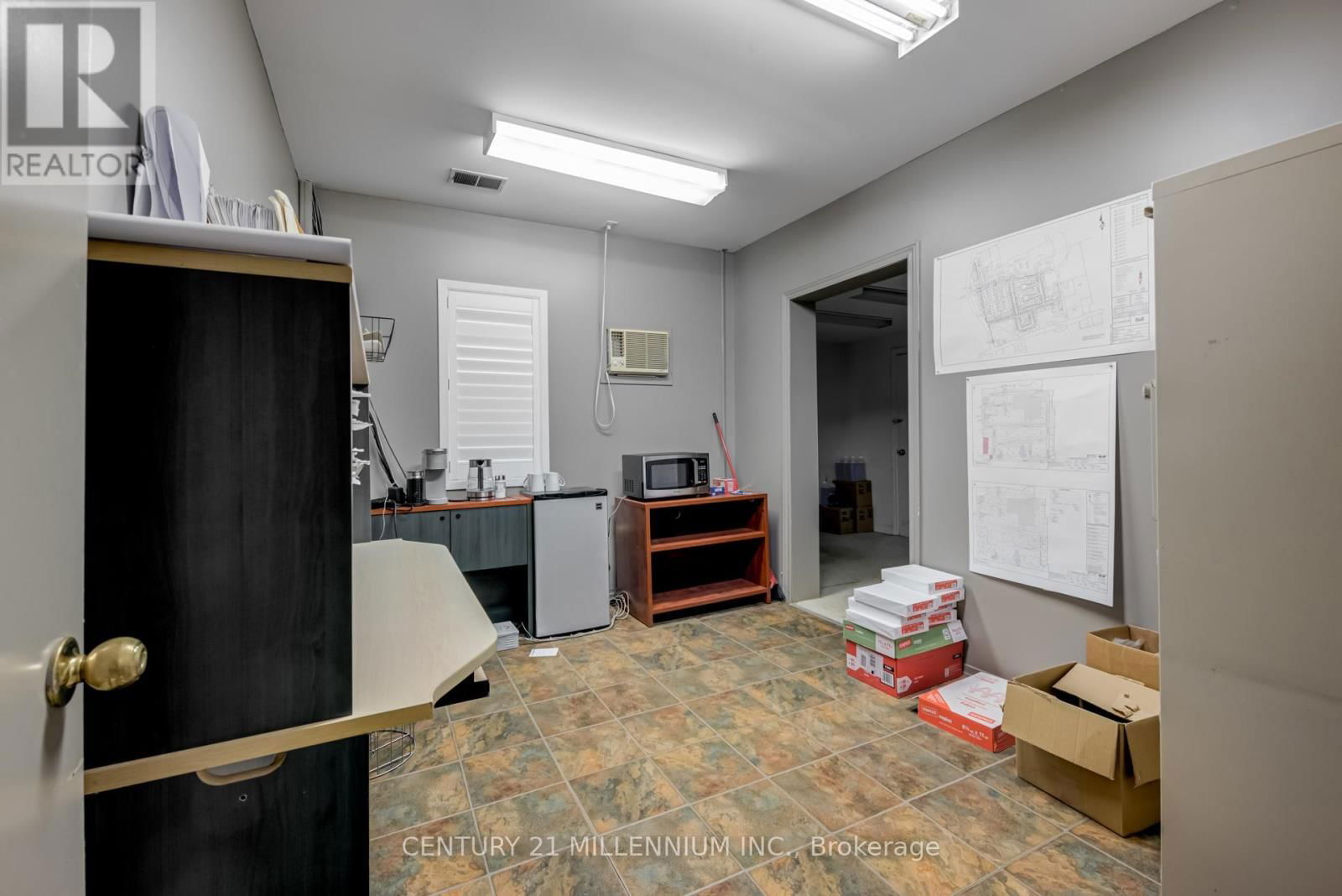 2073 PIPER LANE Image 30