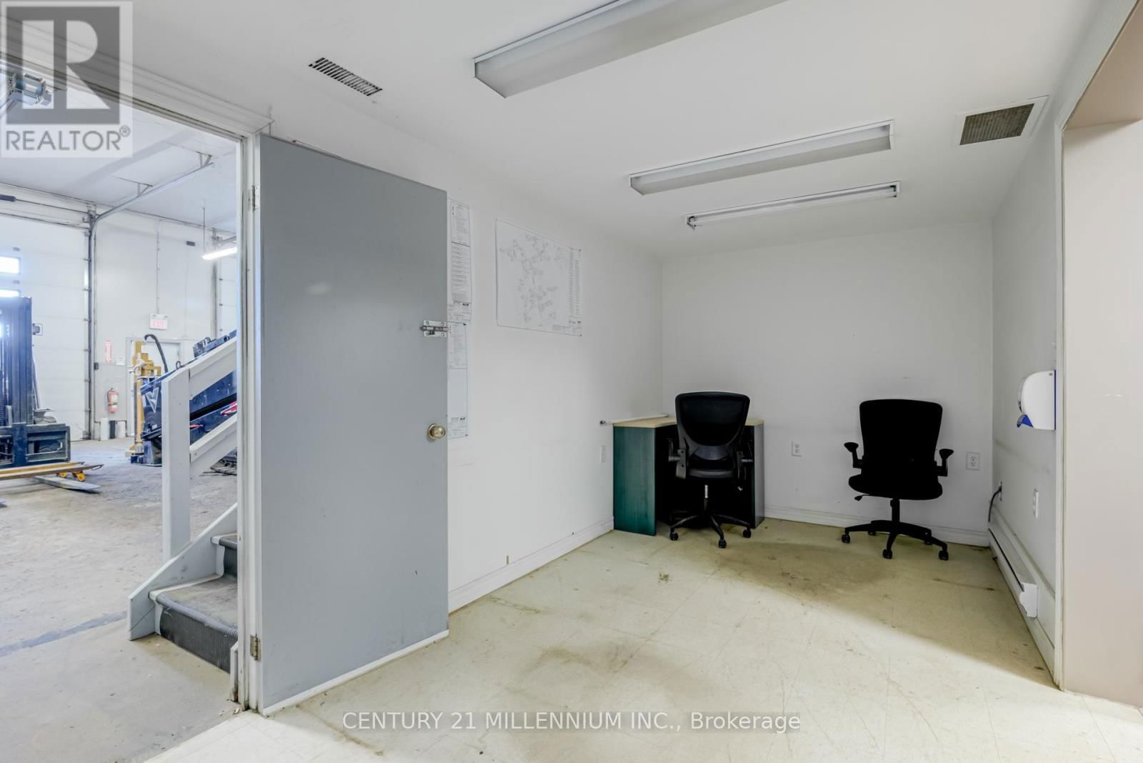 2073 PIPER LANE Image 31