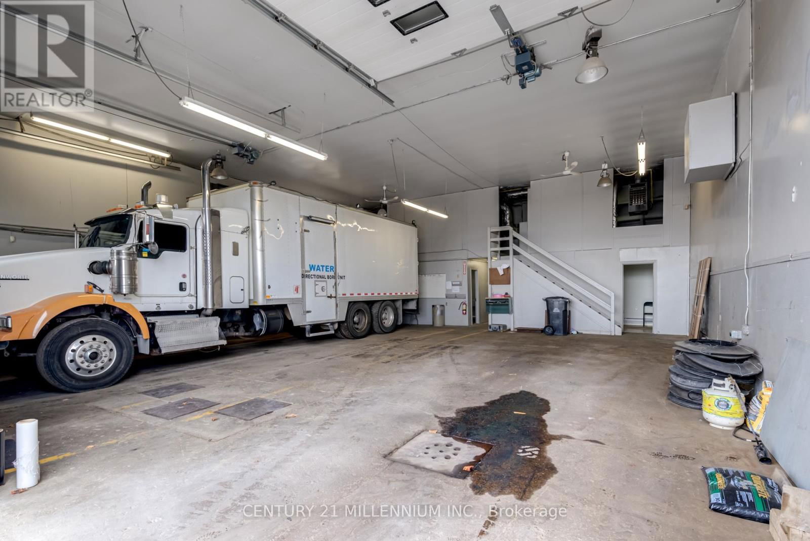 2073 PIPER LANE Image 33