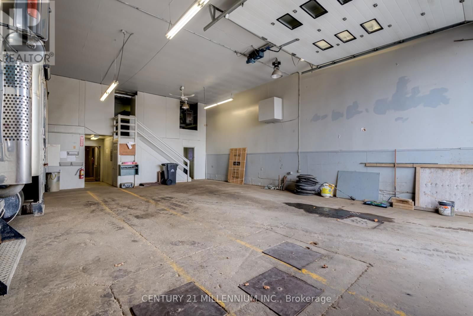 2073 PIPER LANE Image 34
