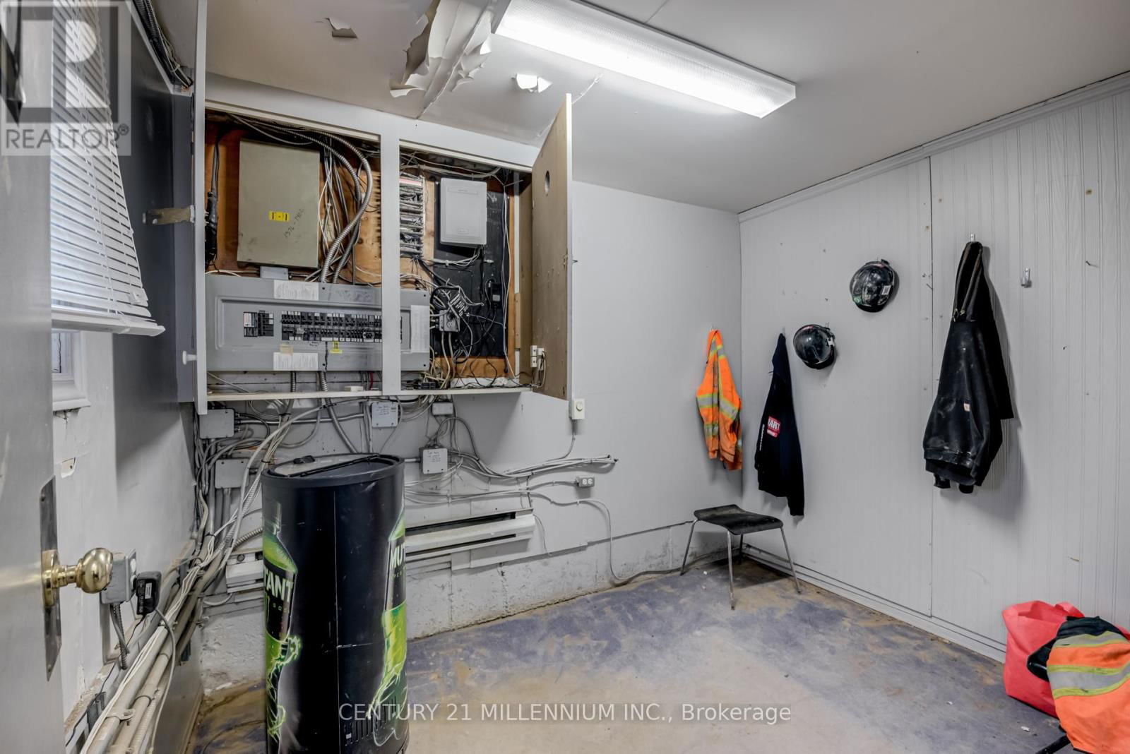 2073 PIPER LANE Image 35