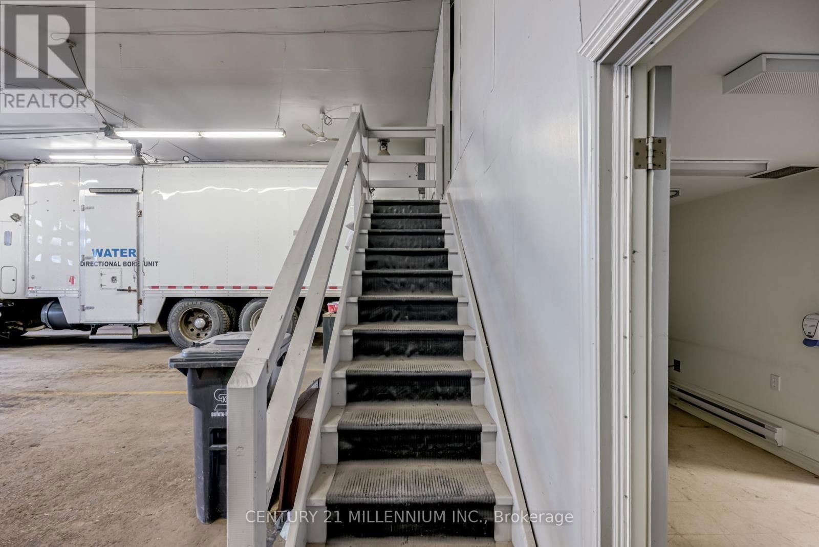 2073 PIPER LANE Image 37