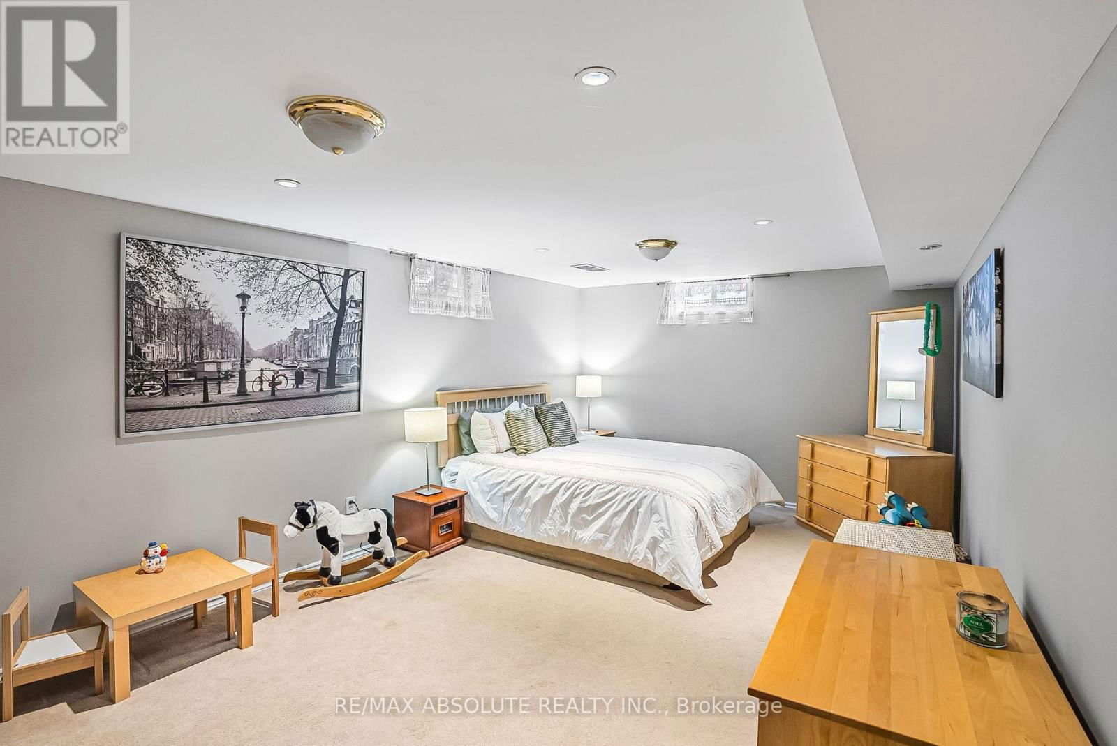 68 ST CLAIRE AVENUE Image 36