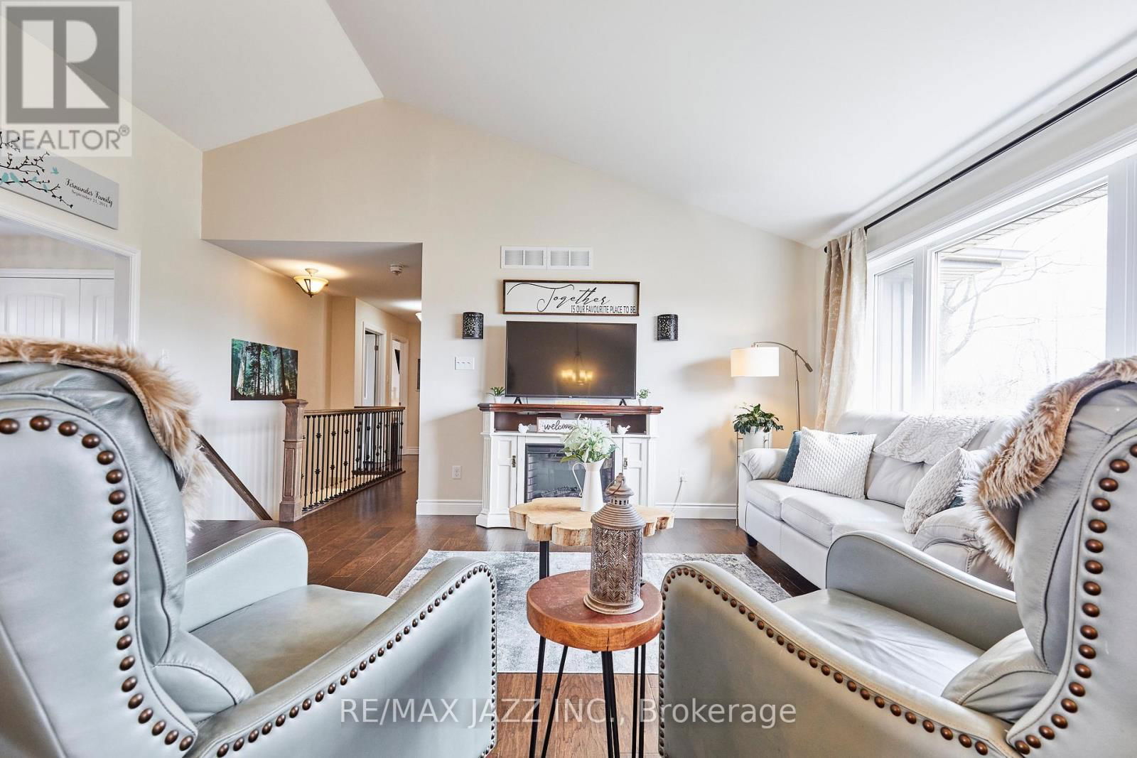 137 SHARPE LINE Image 11