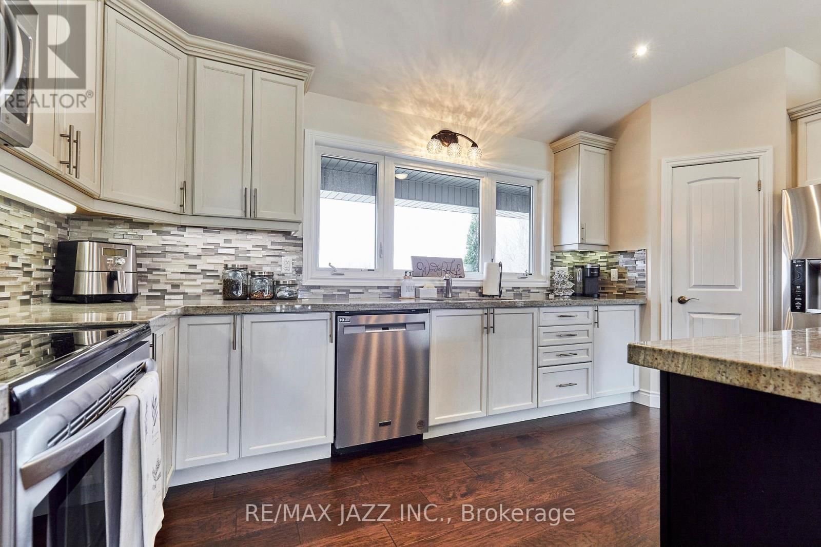 137 SHARPE LINE Image 16