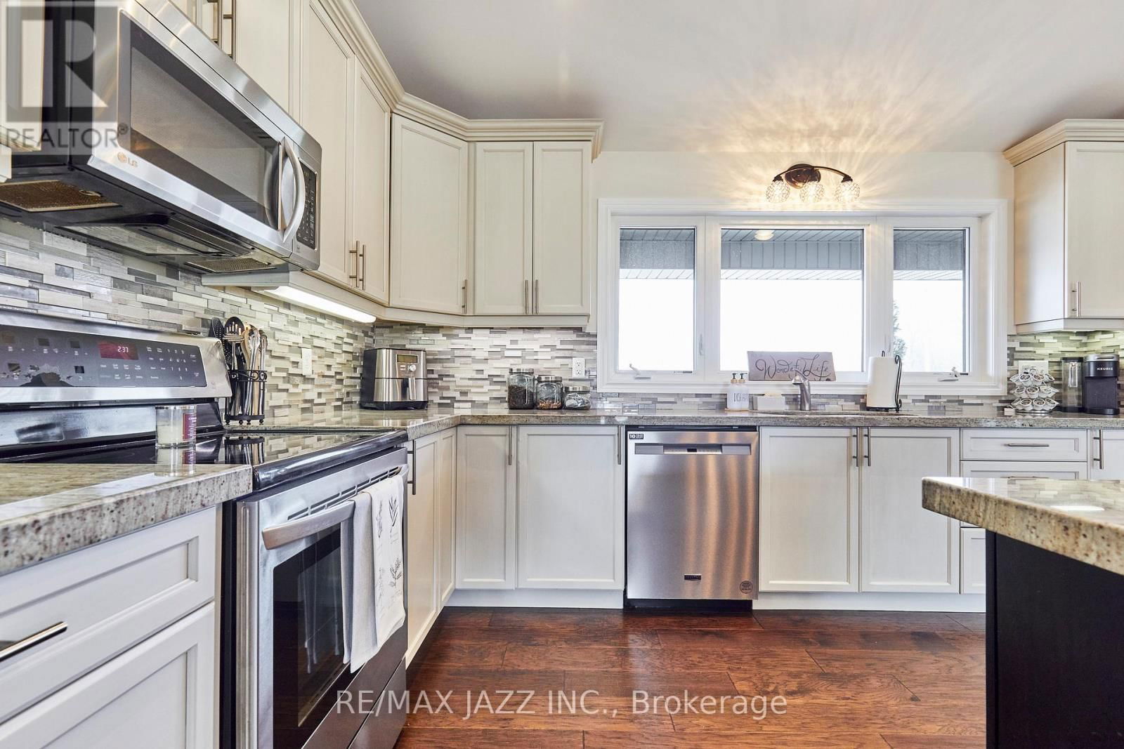 137 SHARPE LINE Image 17