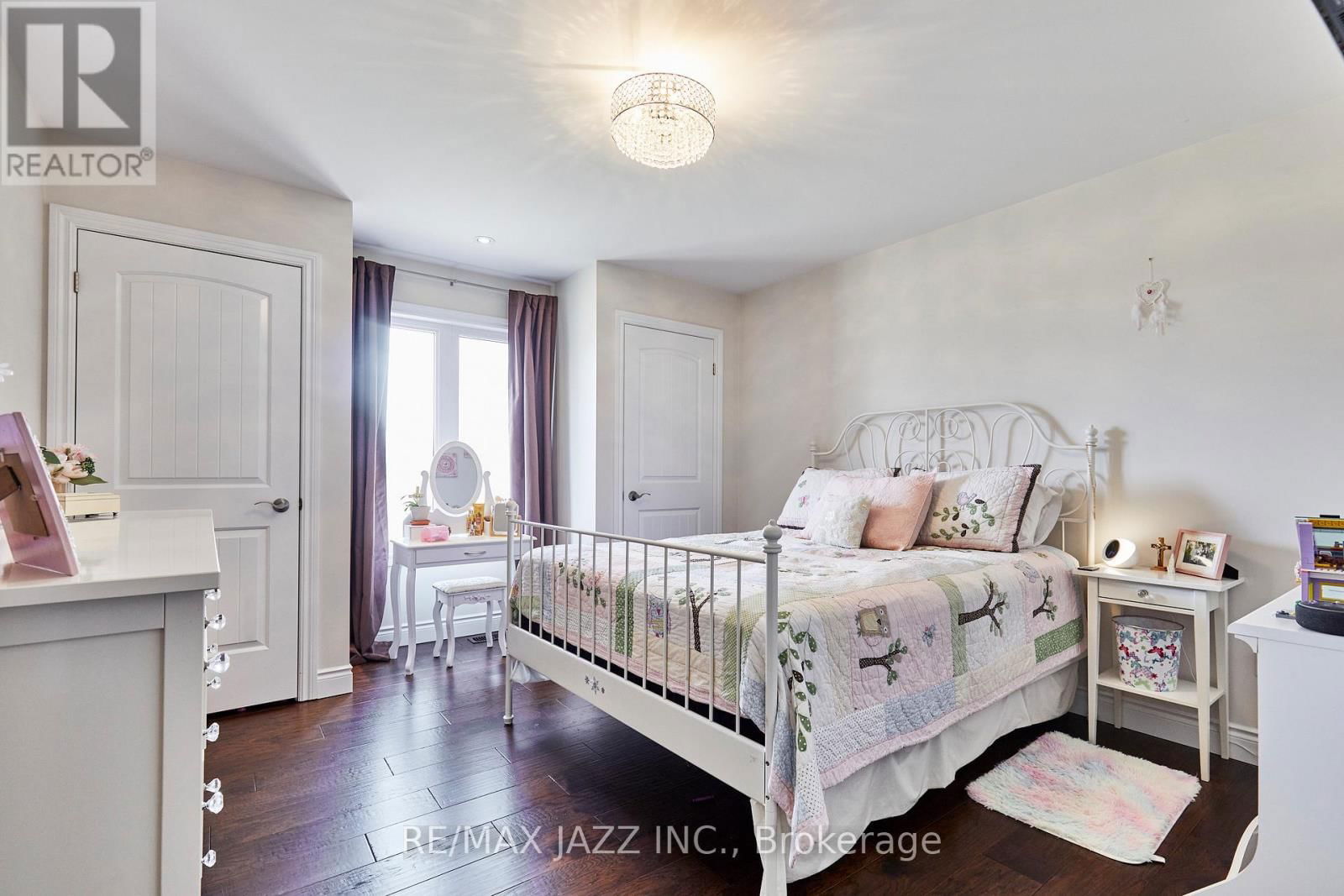 137 SHARPE LINE Image 26