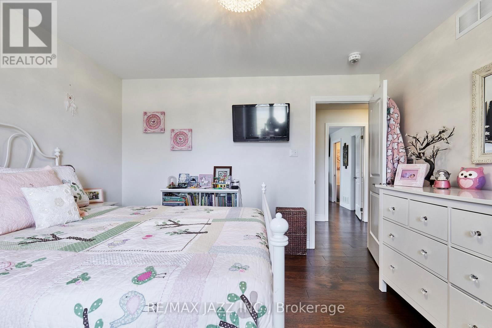 137 SHARPE LINE Image 27