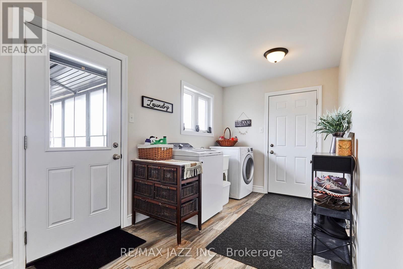 137 SHARPE LINE Image 31