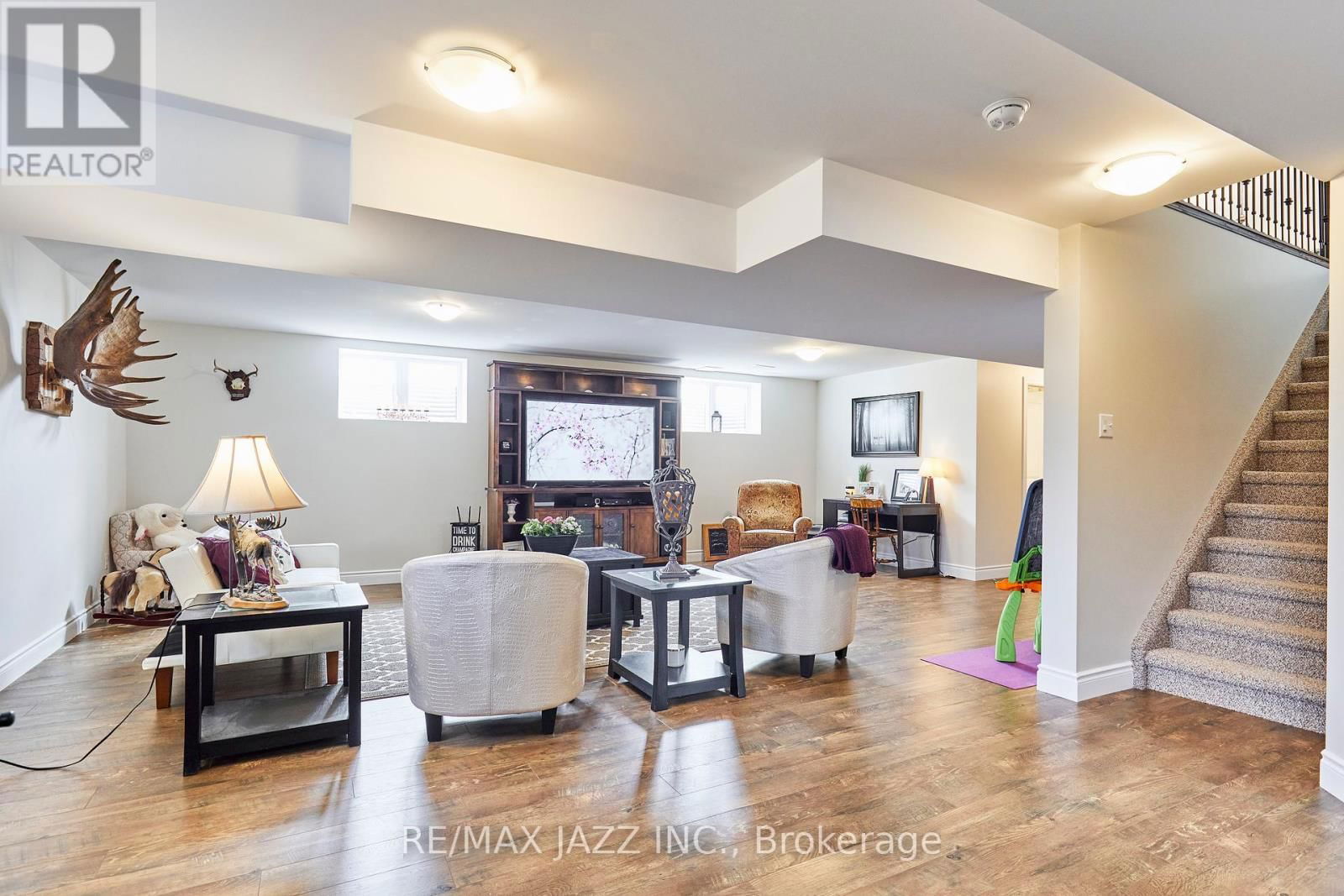 137 SHARPE LINE Image 36