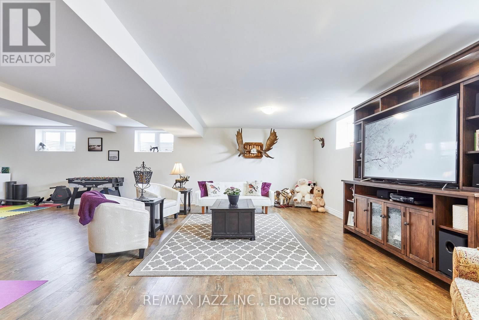 137 SHARPE LINE Image 38