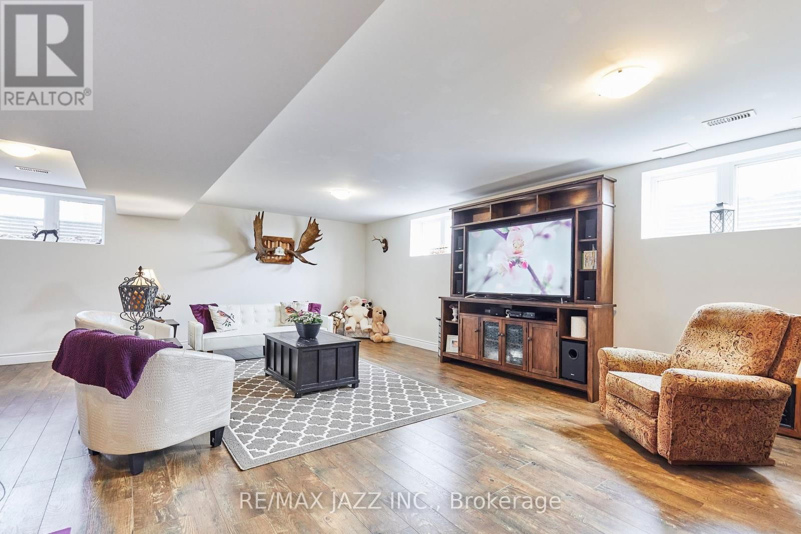 137 SHARPE LINE Image 39